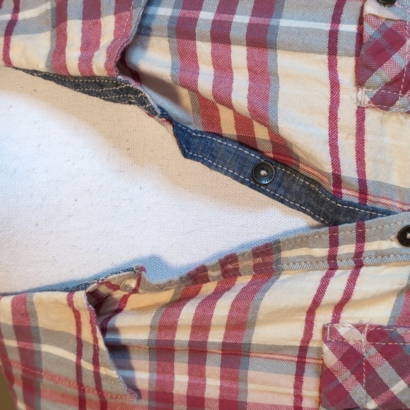 Carhartt Searsucker Plaid short sleeve button down - Picture 5 of 11